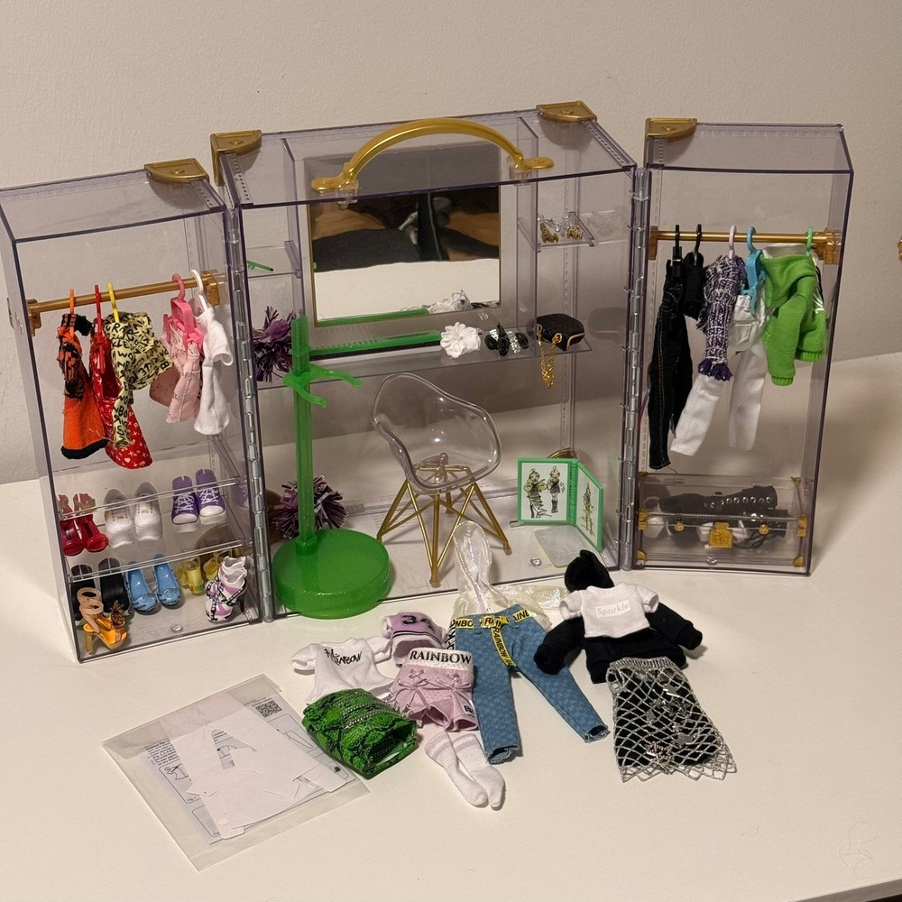 Rainbow High Deluxe Fashion Closet Playset with Clothes Shoes and‎ Accessories